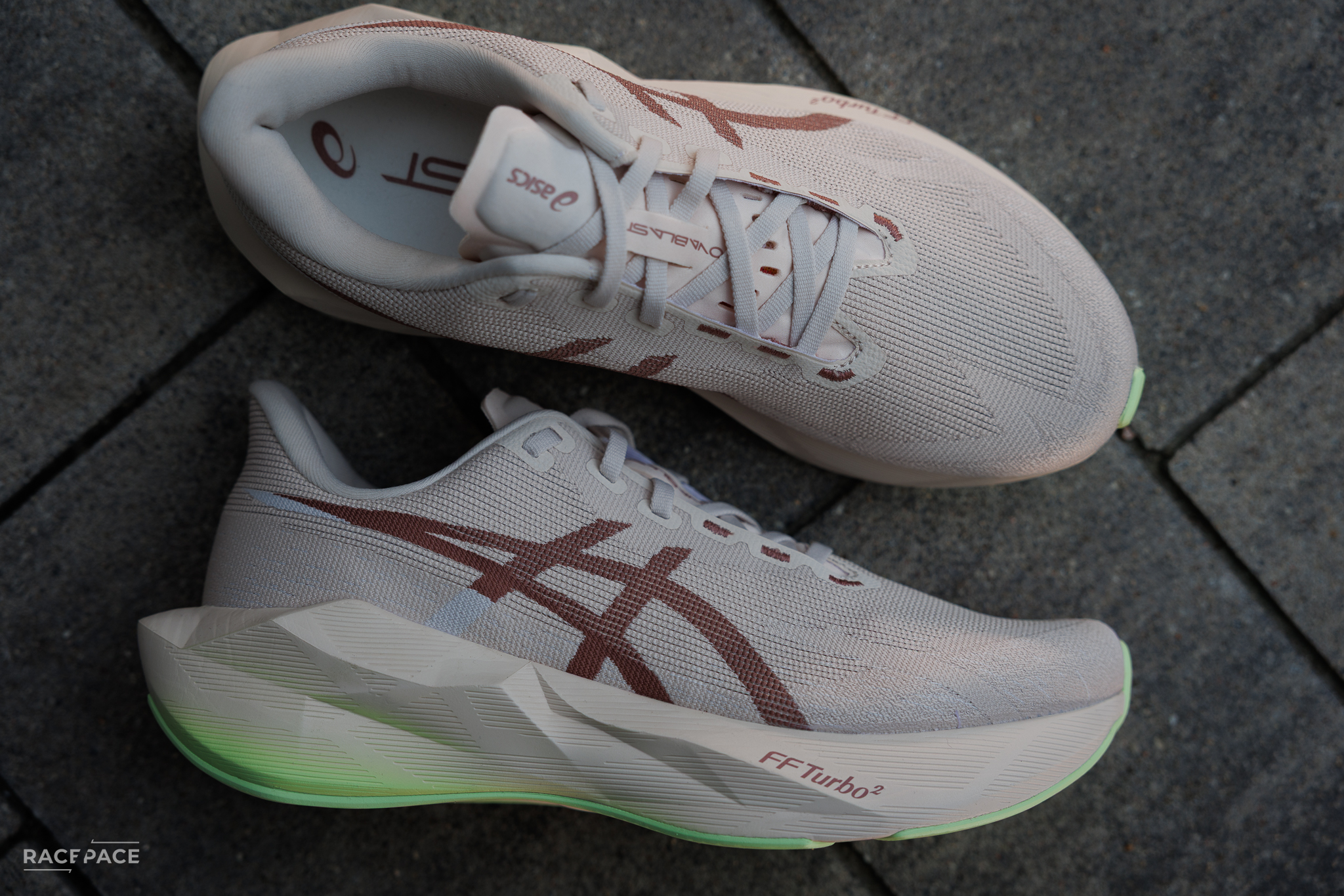 ASICS Novablast 6 vs. Nike Vomero 18 | uczciwy test